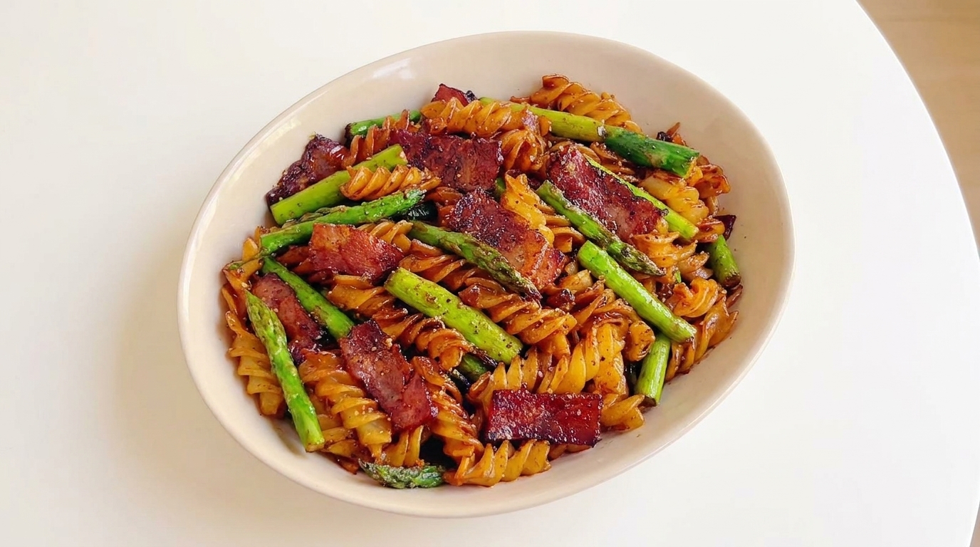 Fusilli-Pfanne mit Speck und Spargel