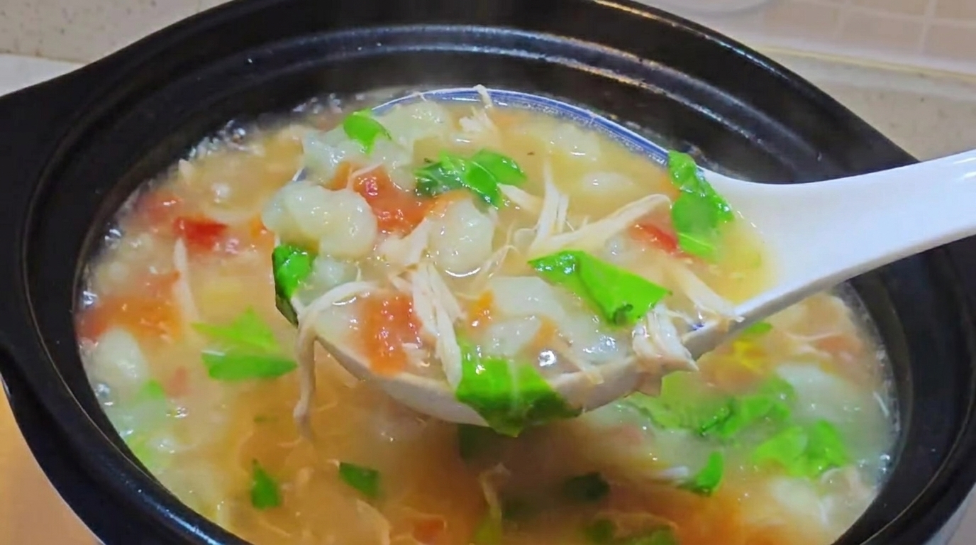 Herzhafte Hühner-Teigklößchen-Suppe