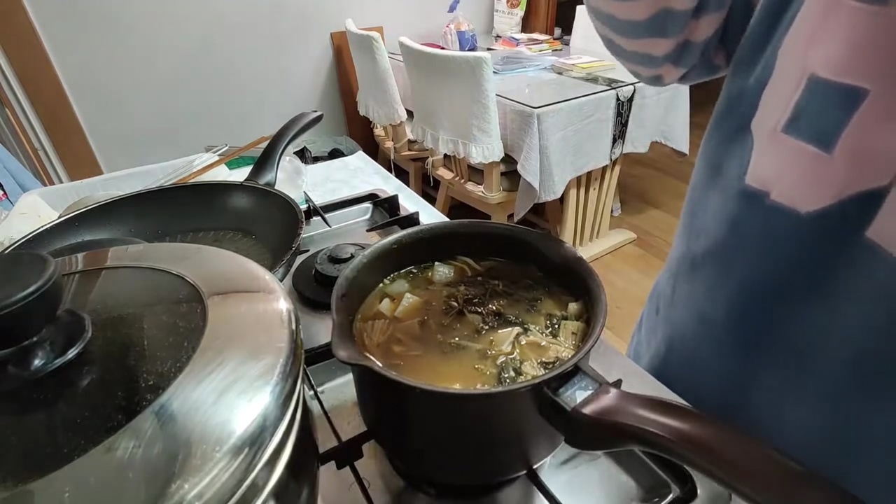 Traditioneller Koreanischer Sojabohnenpaste-Eintopf (Doenjang-jjigae)