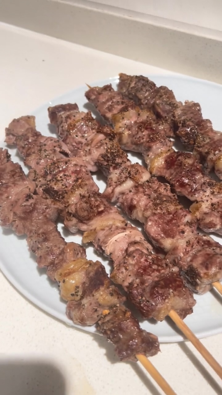 Ofen-gegrillte Rindfleisch-Spieße