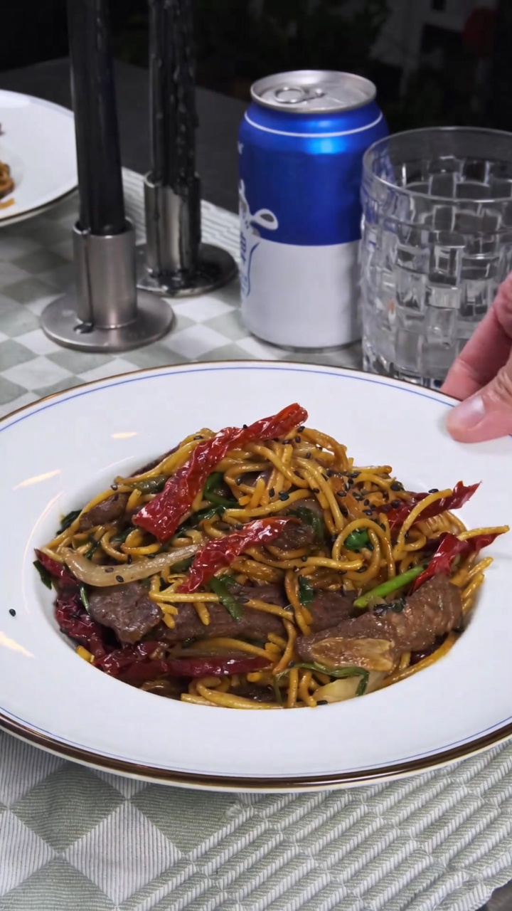 Xinjiang-Style gebratene Spaghetti