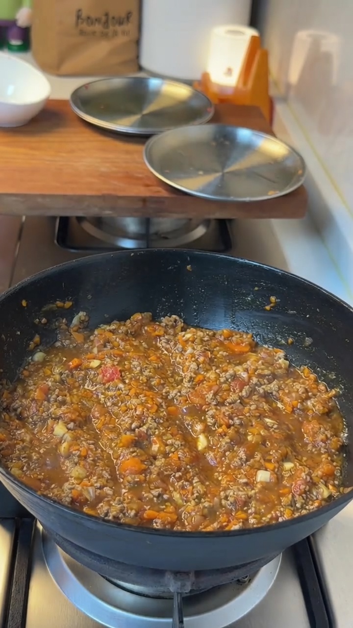 Tomaten-Rinderhack-Pizza aus der Heißluftfritteuse