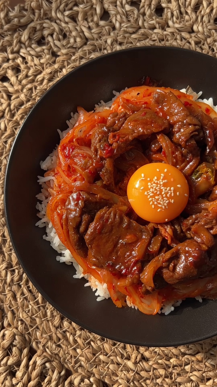 Herzhafte Kimchi-Rindfleisch-Bowl