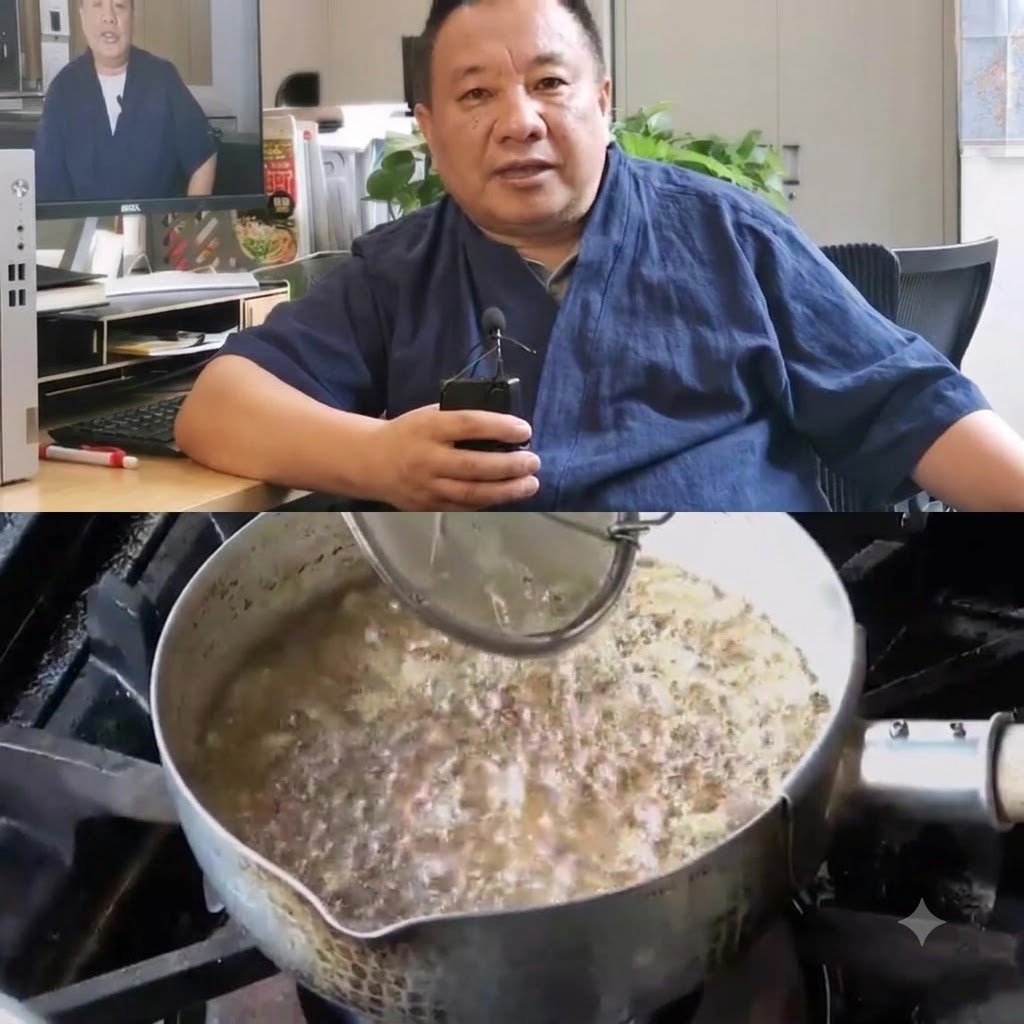 Ein Metalldrahtsieb schöpft goldgelbe Knoblauchscheiben aus dem heißen Öl.
