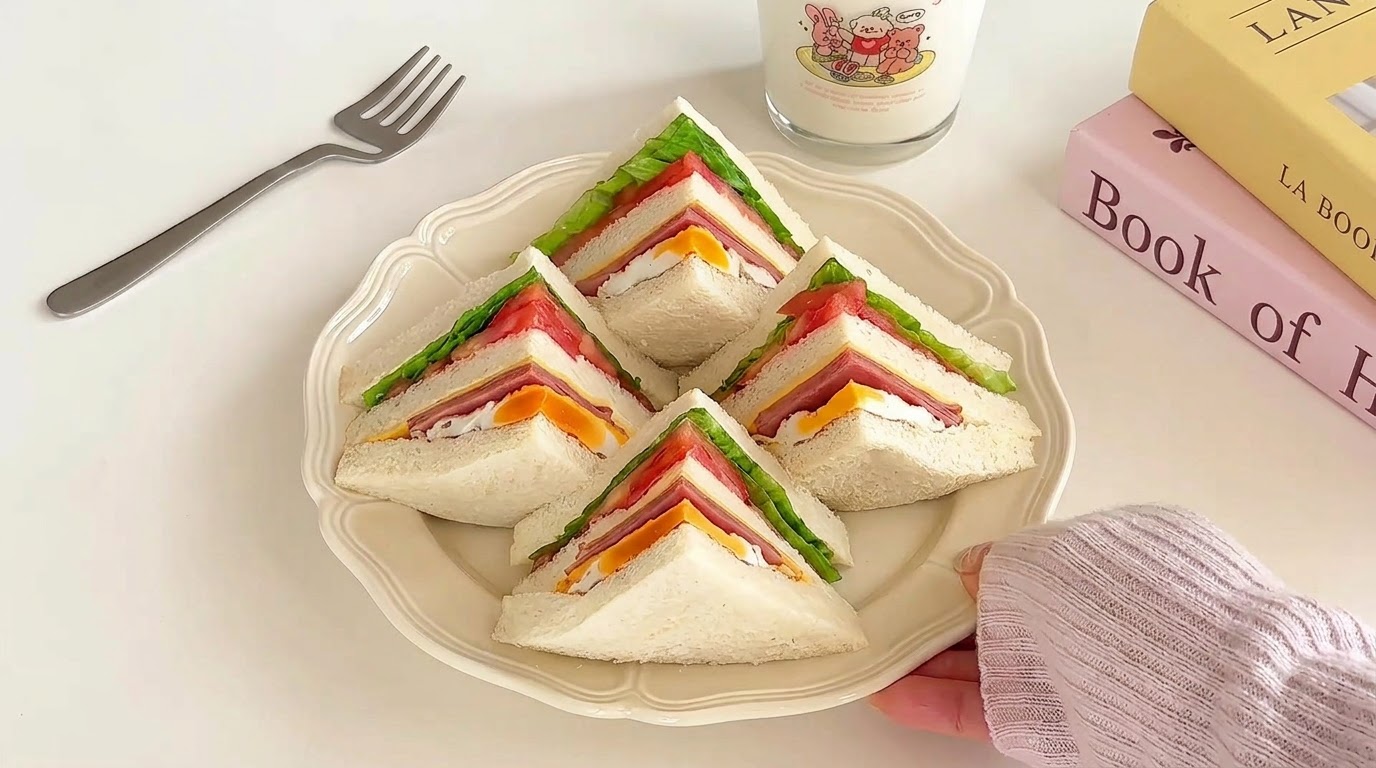 Klassisches Käse-Schinken-Eier-Sandwich