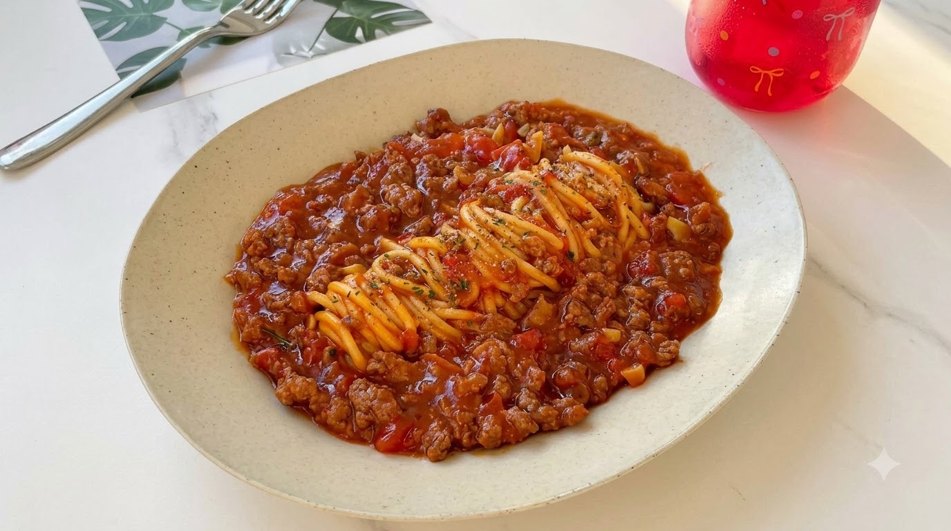Herzhafte Tomaten-Rinder-Pasta mit reichhaltigem Ragu