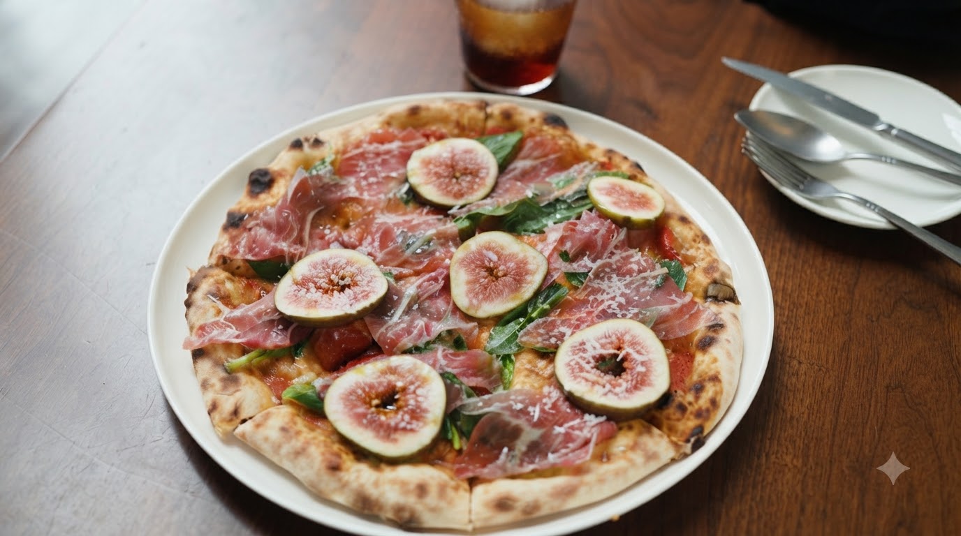 Gourmet-Feigen-Prosciutto-Pizza mit dünnem Boden
